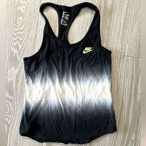 Nike Women’s Tank Top Size Small